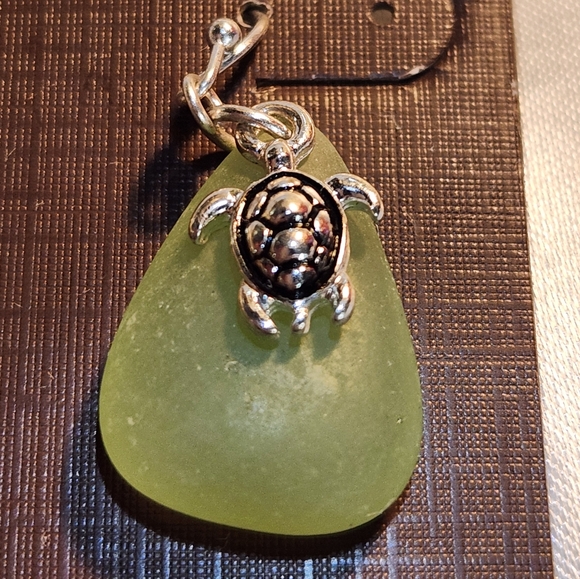 NWT Rain Pale Green Sage Sea Glass Silvertone Turtle Drop Dangle Earrings - Picture 4 of 6